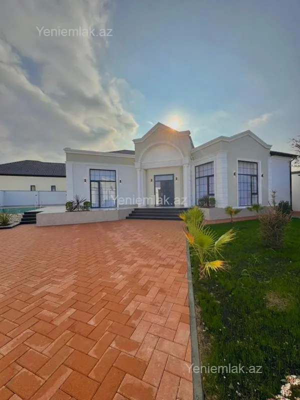 Satılır 5 otaqlı həyət evi 240 m²