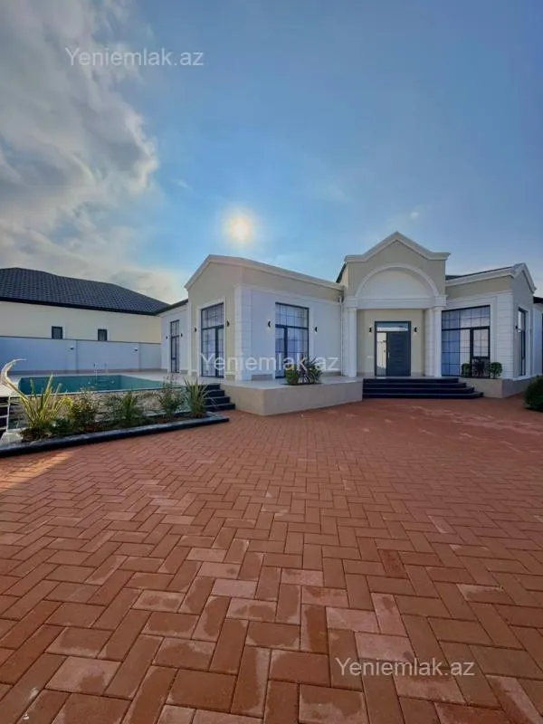 Satılır 5 otaqlı həyət evi 240 m²