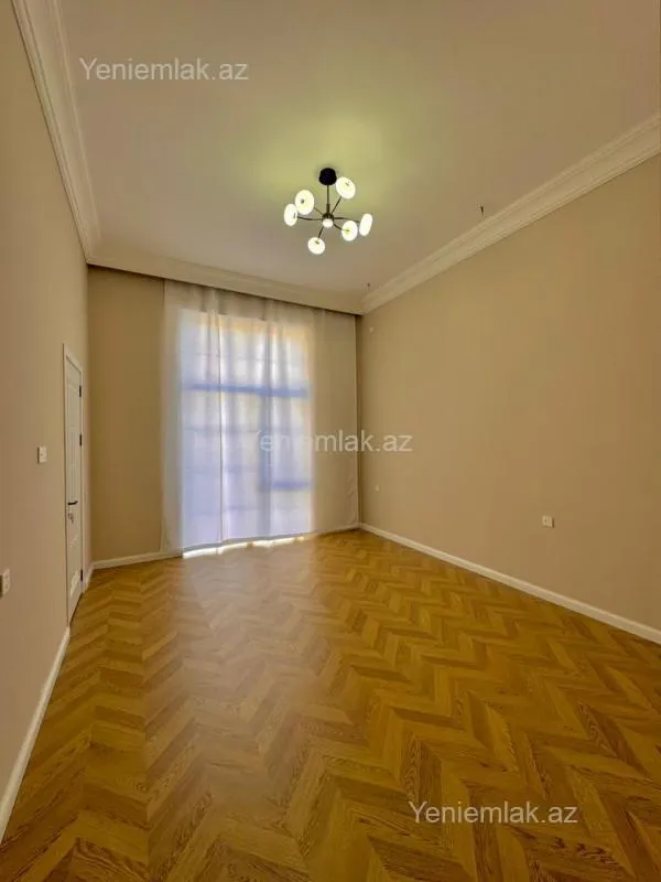 Satılır 5 otaqlı həyət evi 240 m²