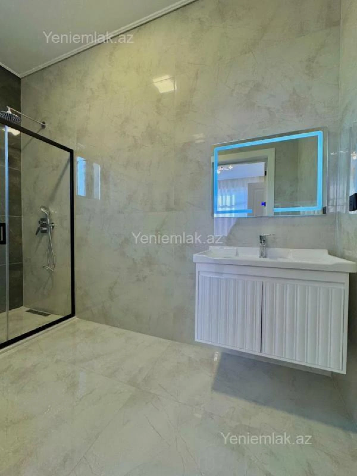 Satılır 4 otaqlı həyət evi 200 m²