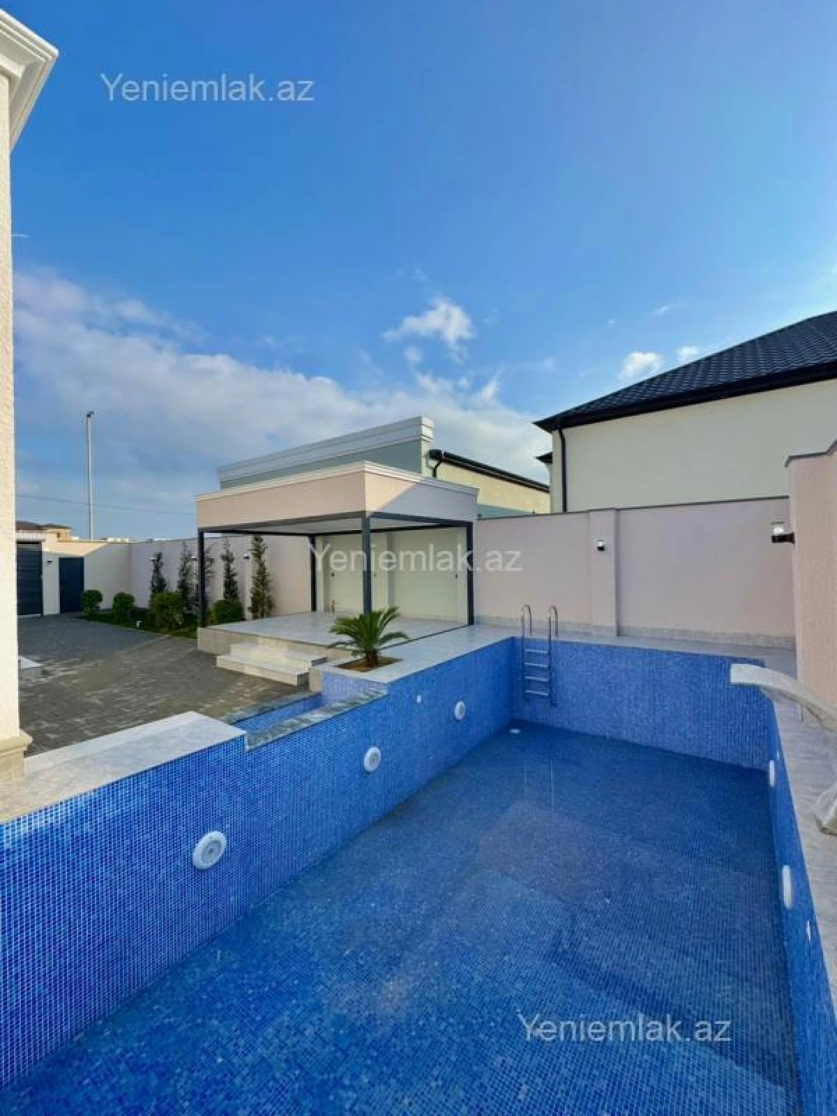 Satılır 4 otaqlı həyət evi 200 m²