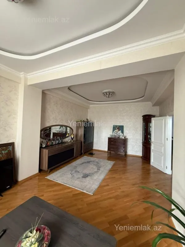 Satılır 3 otaqlı yeni tikili 128 m²