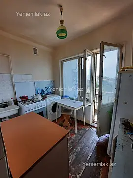 Satılır 3 otaqlı köhnə tikili 80 m²