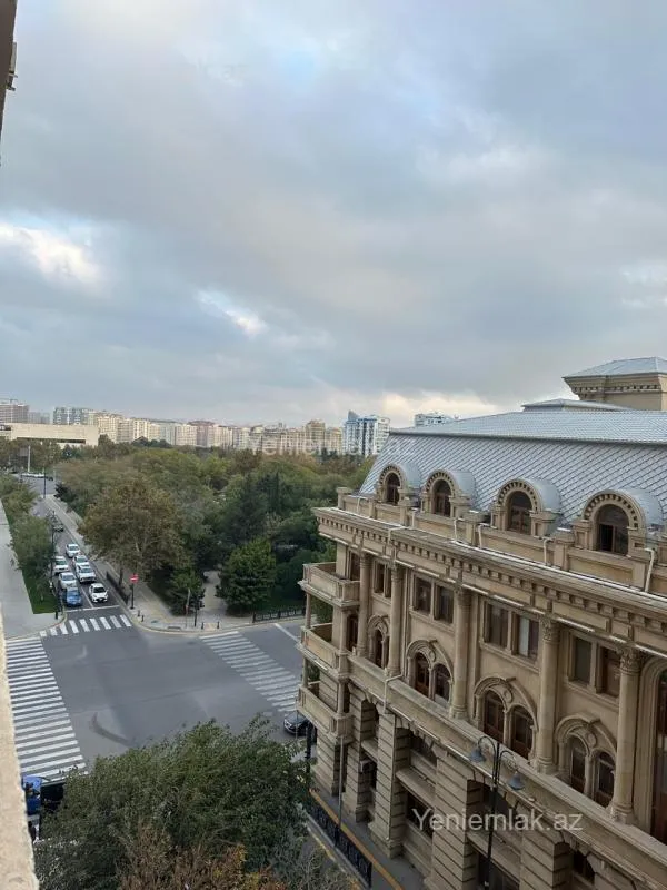 Satılır 3 otaqlı yeni tikili 120 m²