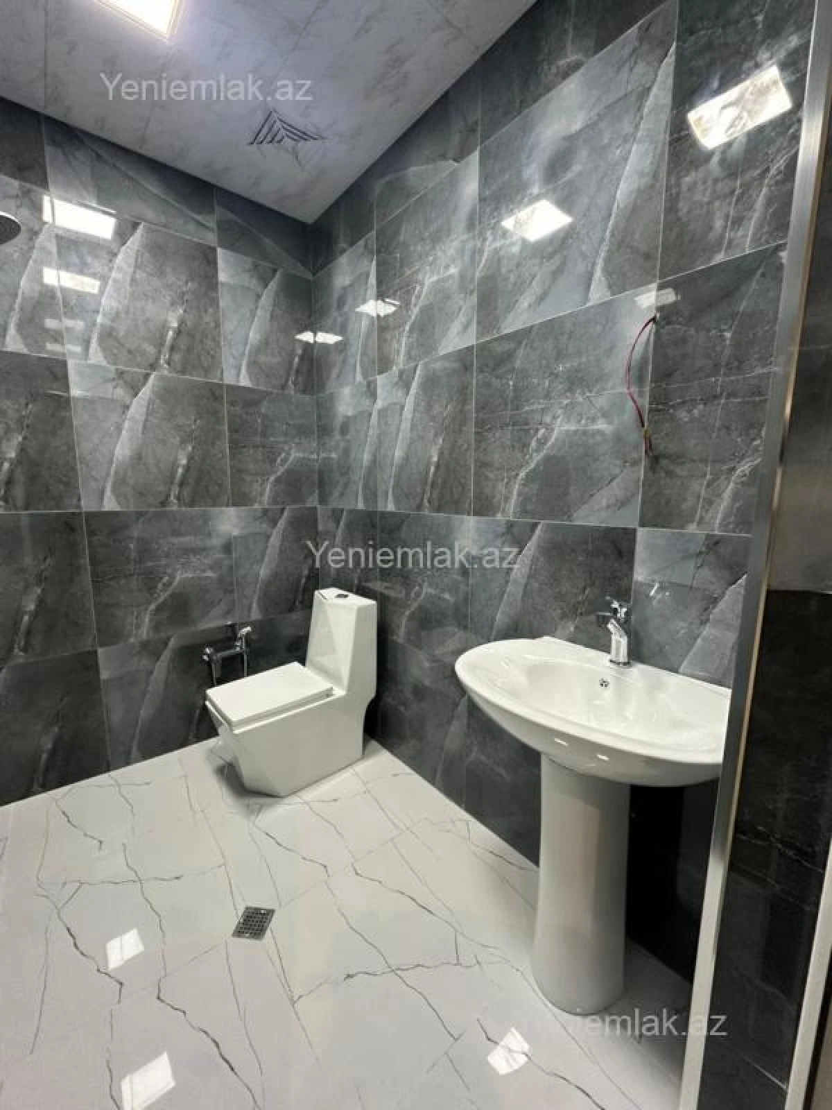 Satılır 3 otaqlı yeni tikili 97 m²