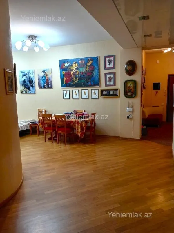 Satılır 4 otaqlı yeni tikili 155 m²