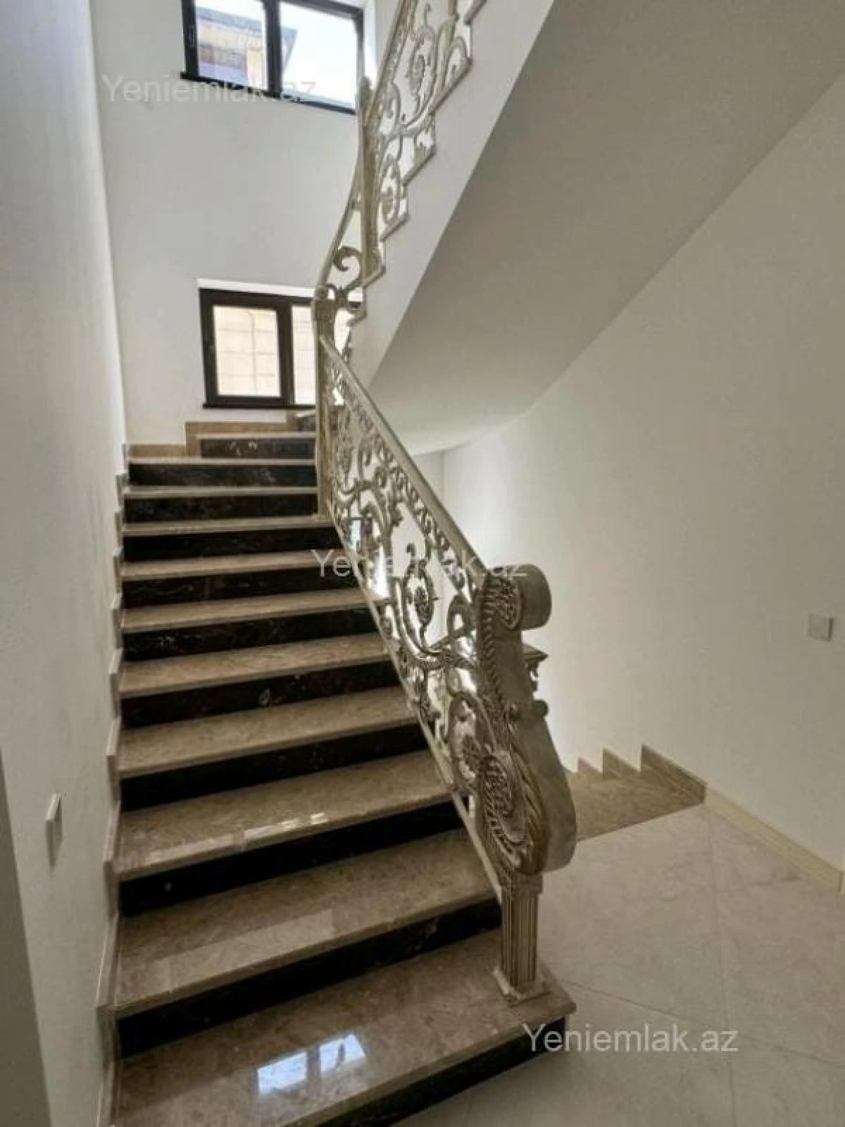 Satılır 6 otaqlı həyət evi 277 m²