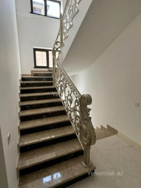 Satılır 6 otaqlı həyət evi 277 m²