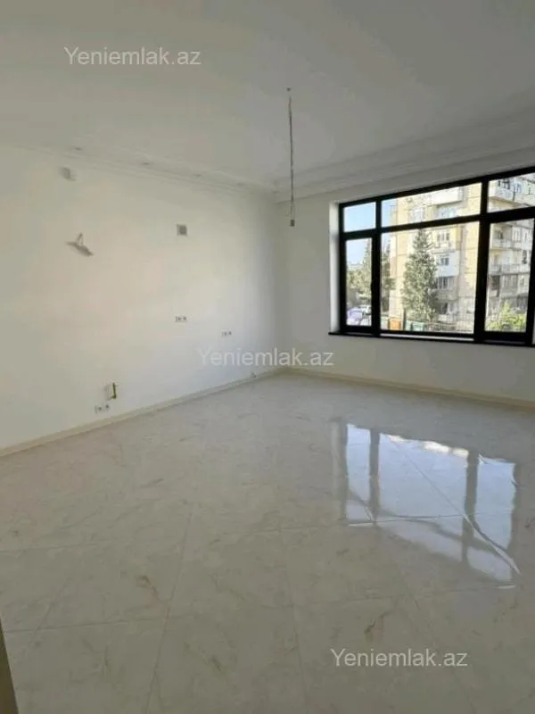Satılır 6 otaqlı həyət evi 277 m²