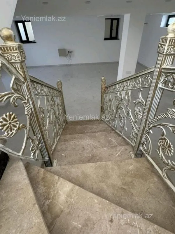 Satılır 6 otaqlı həyət evi 277 m²