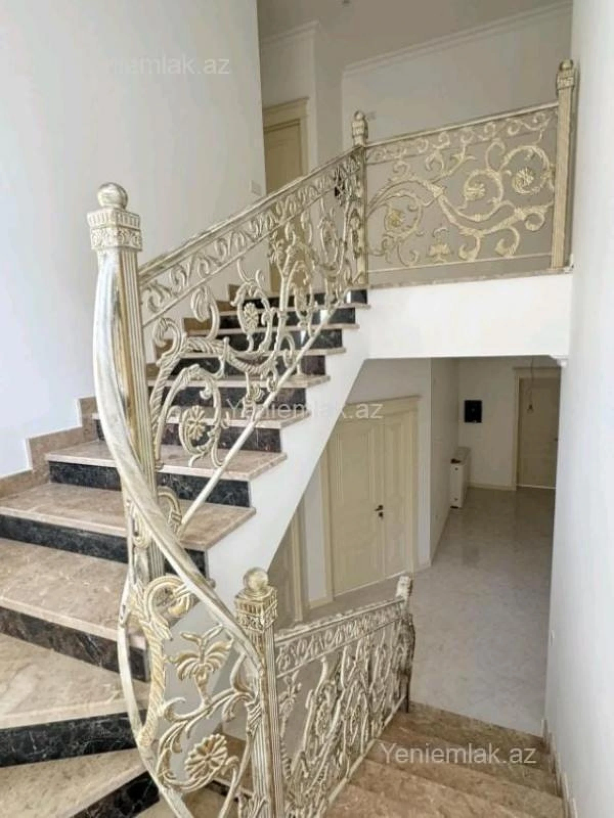 Satılır 6 otaqlı həyət evi 277 m²