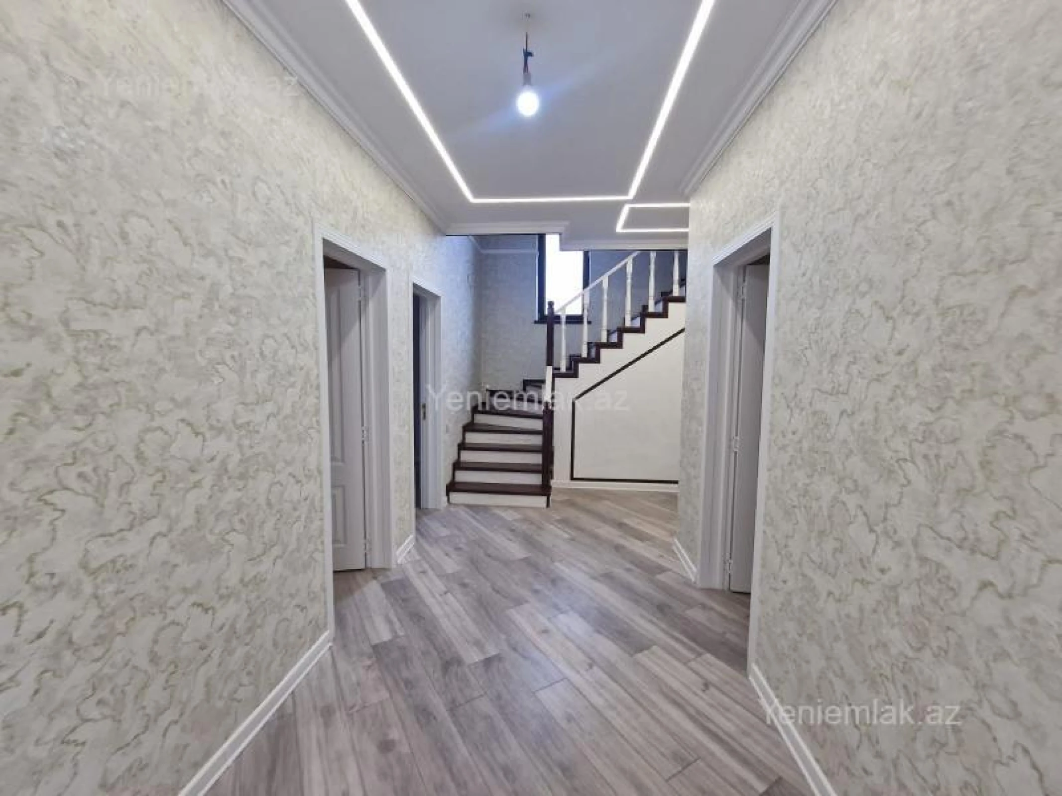 Satılır 5 otaqlı həyət evi 223 m²