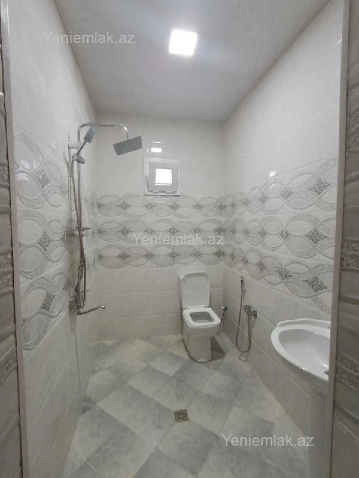 Satılır 4 otaqlı həyət evi 200 m²