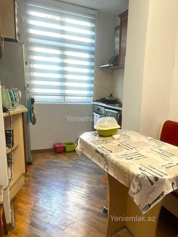 Satılır 3 otaqlı köhnə tikili 85 m²