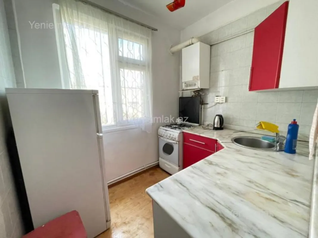 Satılır 2 otaqlı köhnə tikili 45 m²