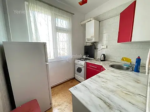 Satılır 2 otaqlı köhnə tikili 45 m²