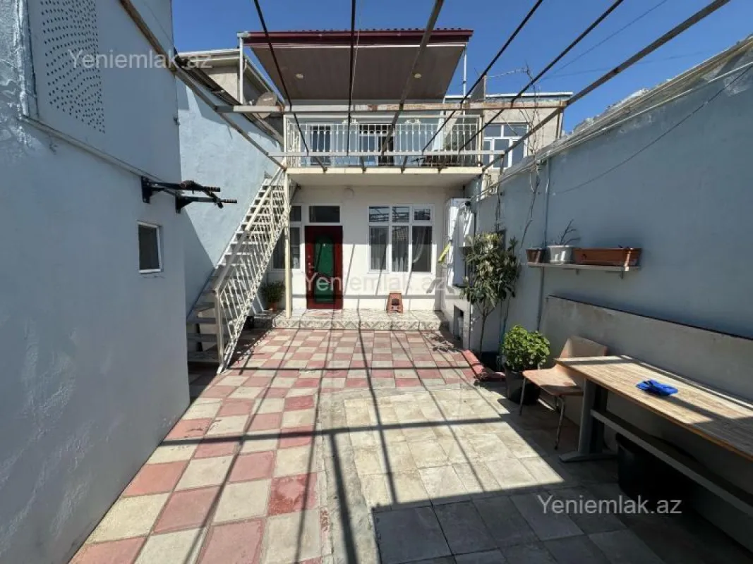Satılır 5 otaqlı həyət evi 140 m²