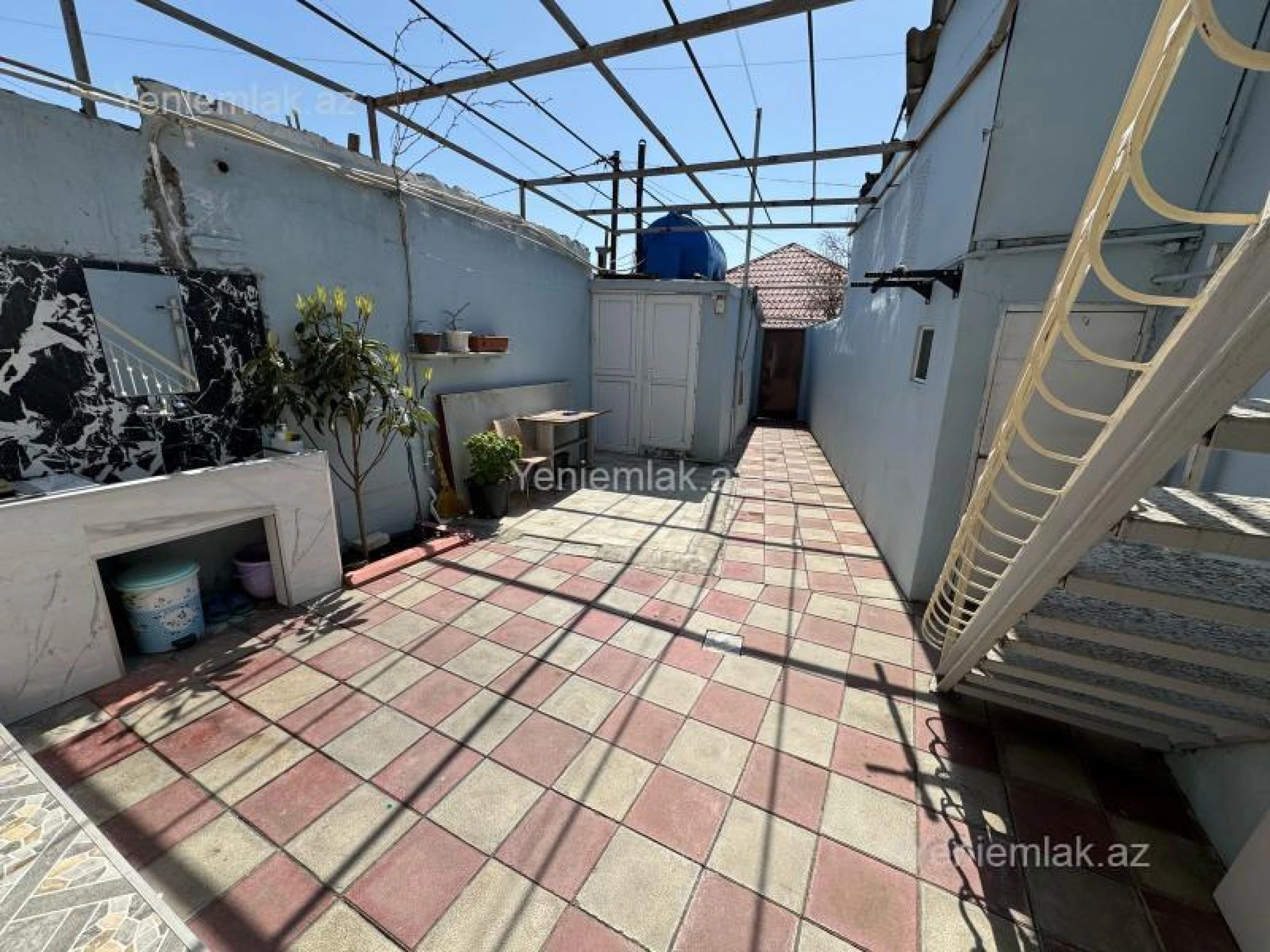 Satılır 5 otaqlı həyət evi 140 m²