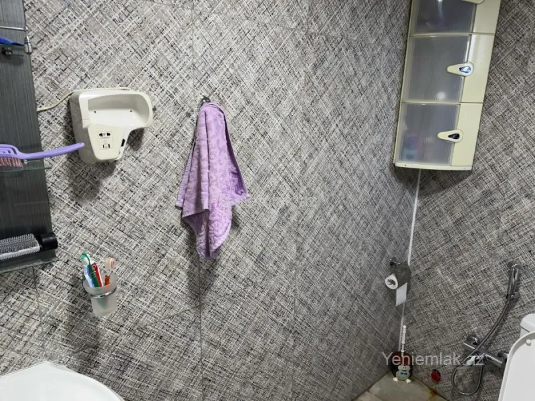 Satılır 5 otaqlı həyət evi 140 m²