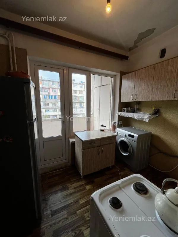 Satılır 3 otaqlı köhnə tikili 80 m²