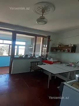 Satılır 4 otaqlı köhnə tikili 100 m²