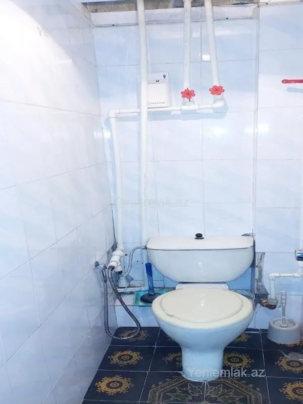 Satılır 4 otaqlı köhnə tikili 100 m²