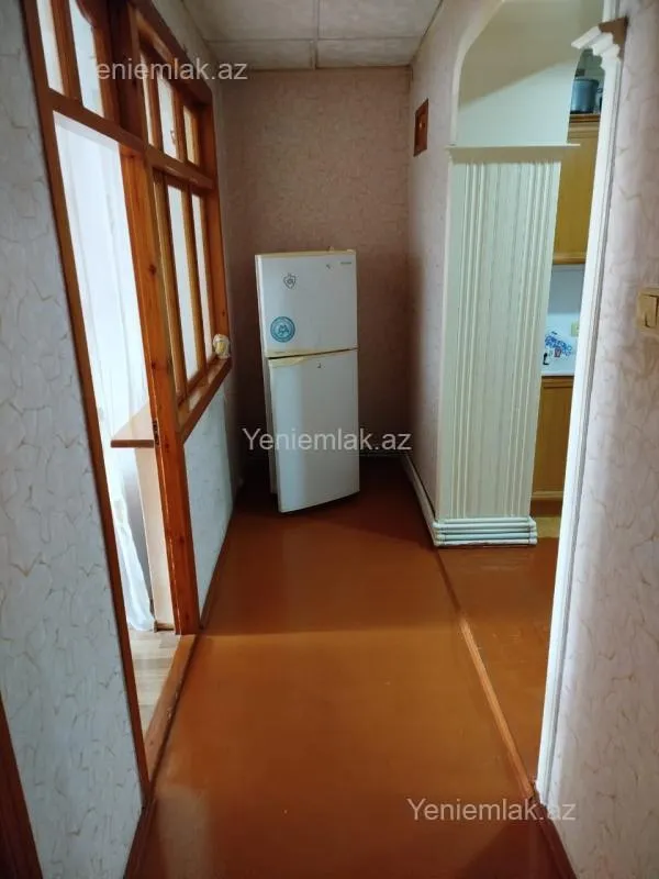Satılır 4 otaqlı köhnə tikili 110 m²