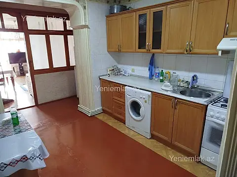 Satılır 4 otaqlı köhnə tikili 110 m²