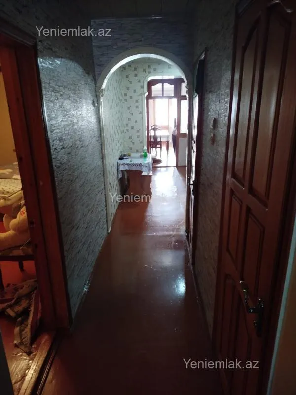 Satılır 4 otaqlı köhnə tikili 110 m²