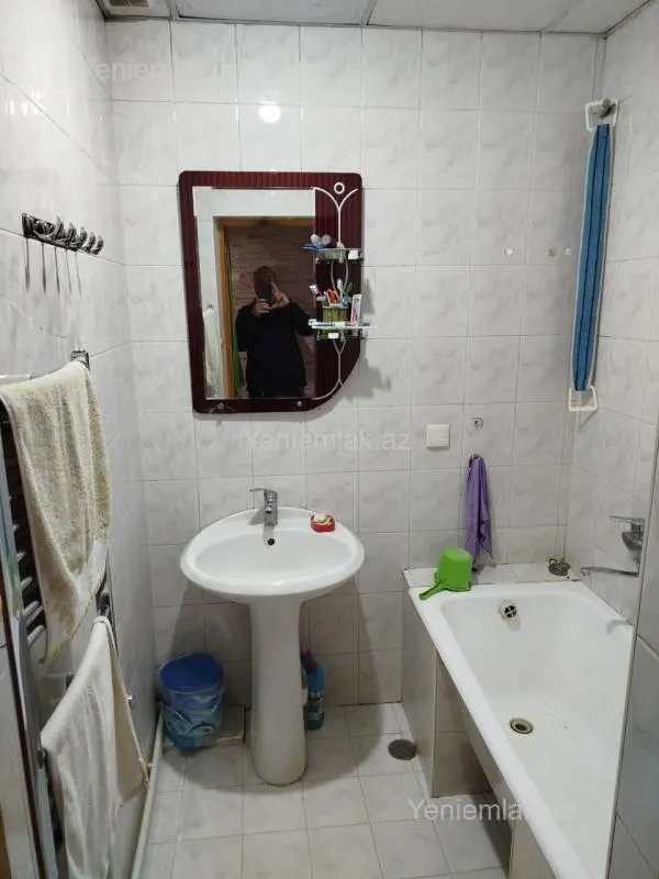 Satılır 4 otaqlı köhnə tikili 110 m²