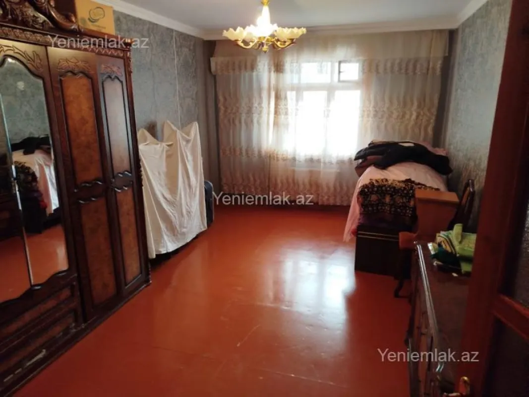 Satılır 4 otaqlı köhnə tikili 110 m²