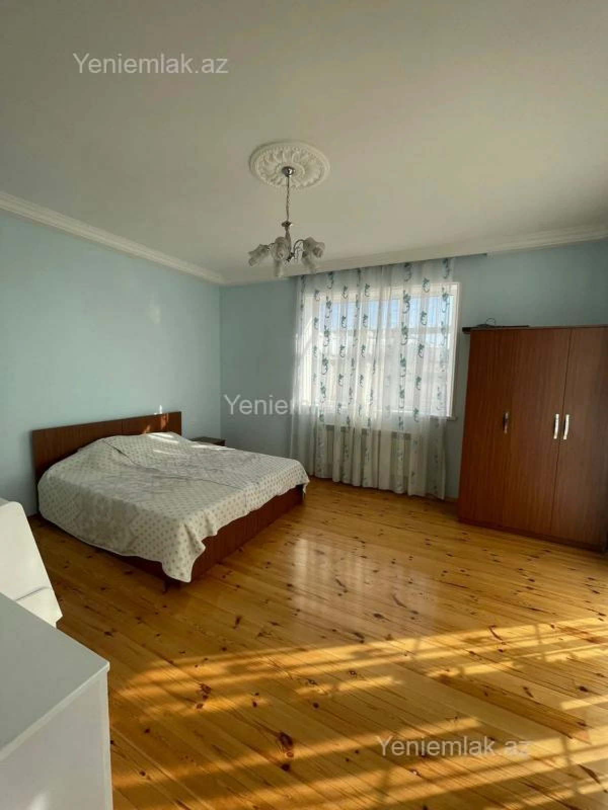 Satılır 12 otaqlı həyət evi 743 m²