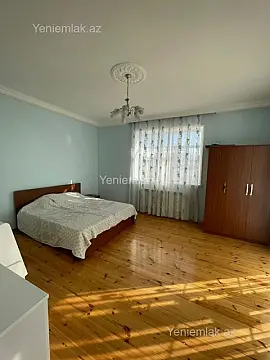 Satılır 12 otaqlı həyət evi 743 m²