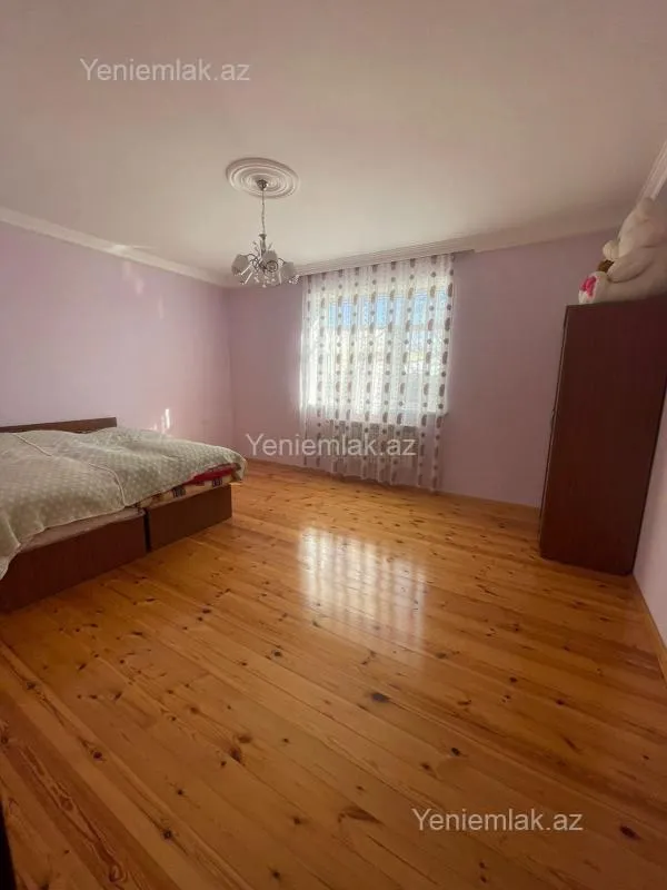 Satılır 12 otaqlı həyət evi 743 m²