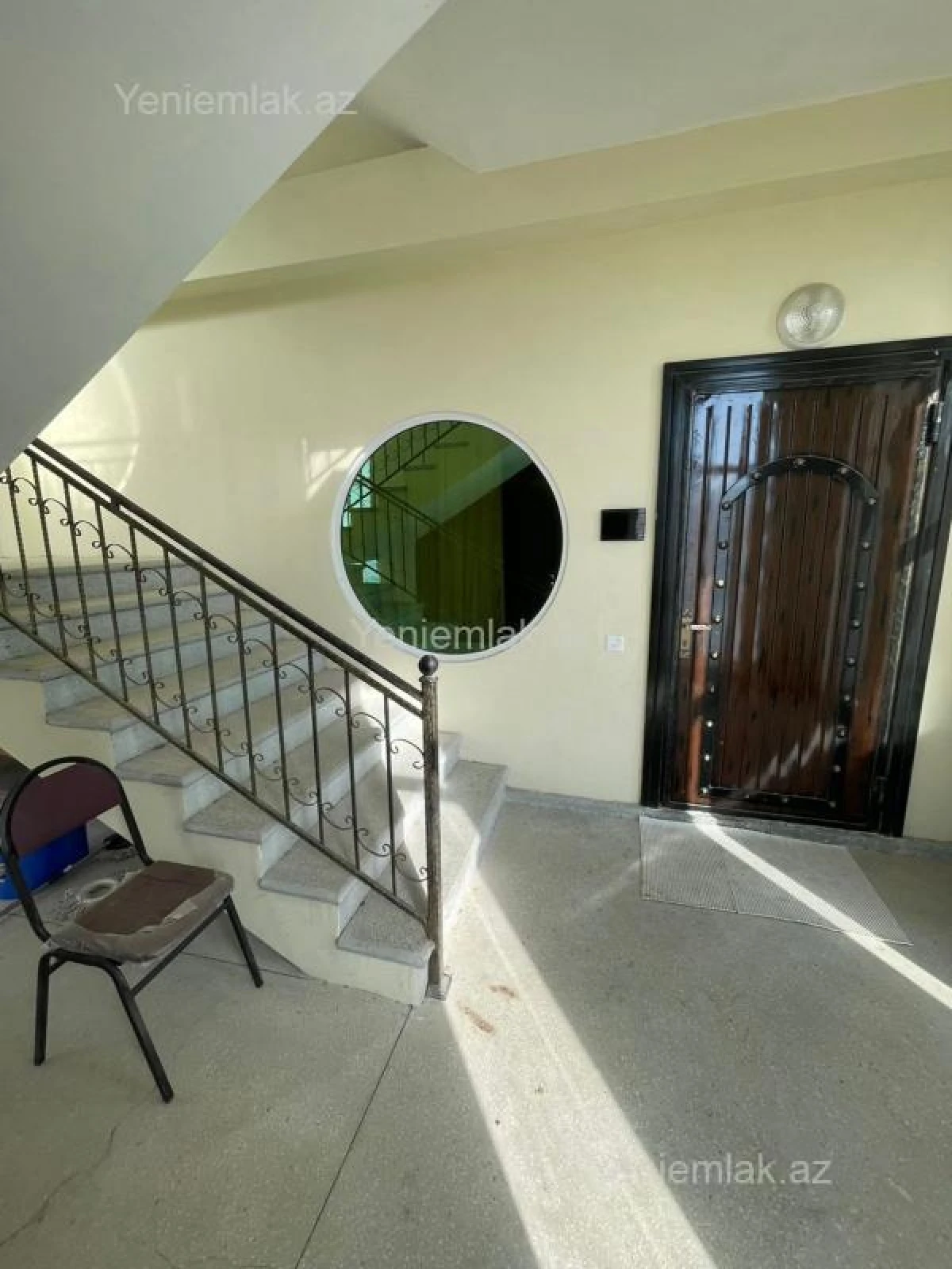 Satılır 12 otaqlı həyət evi 743 m²