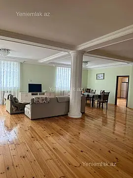 Satılır 12 otaqlı həyət evi 743 m²