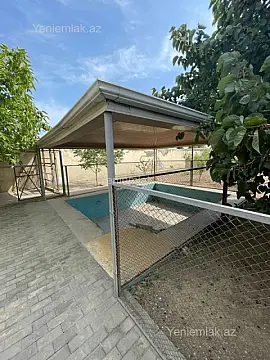 Satılır 12 otaqlı həyət evi 743 m²