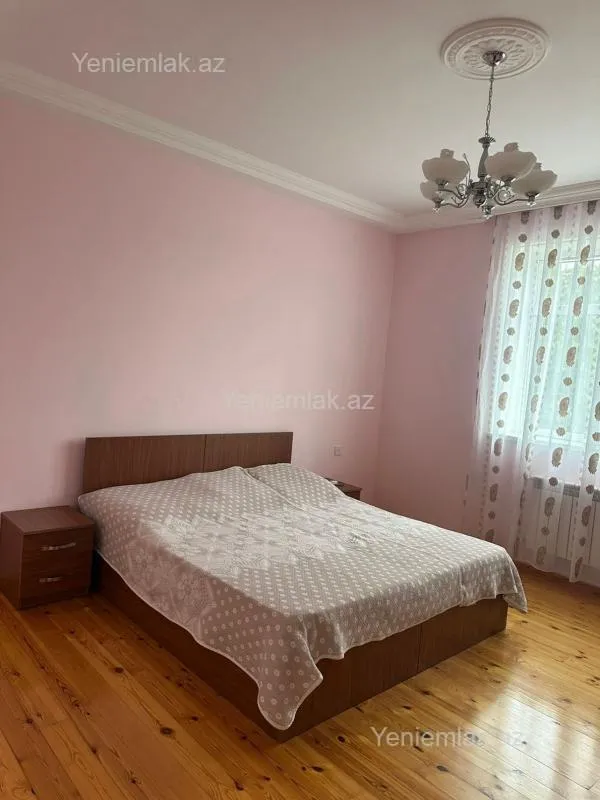Satılır 12 otaqlı həyət evi 743 m²