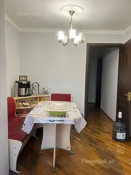 Satılır 3 otaqlı köhnə tikili 90 m²