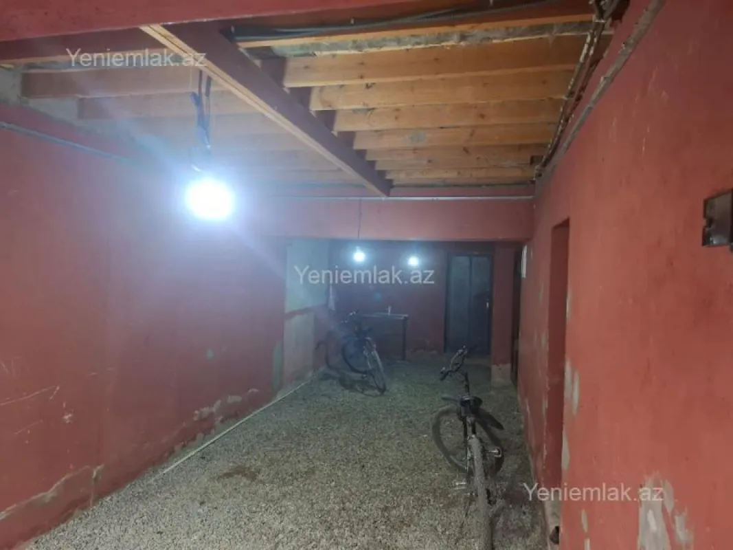 Satılır 5 otaqlı həyət evi 200 m²