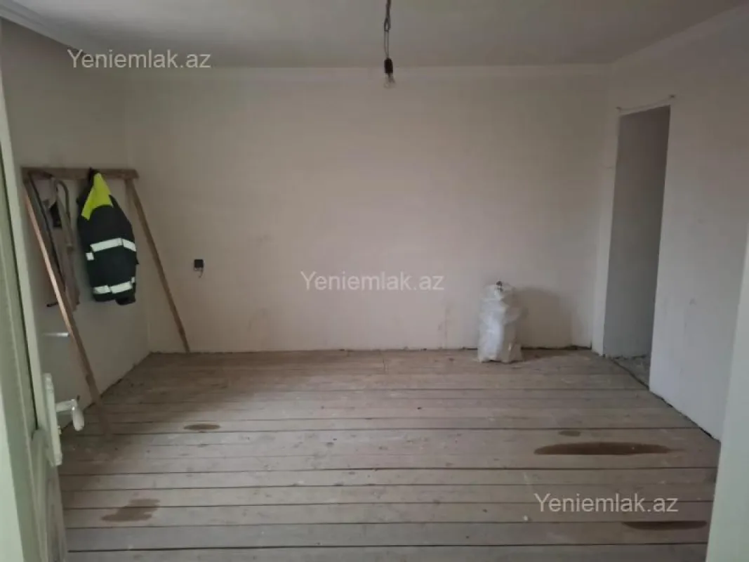 Satılır 5 otaqlı həyət evi 200 m²