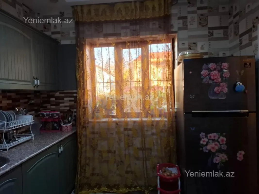 Satılır 5 otaqlı həyət evi 200 m²