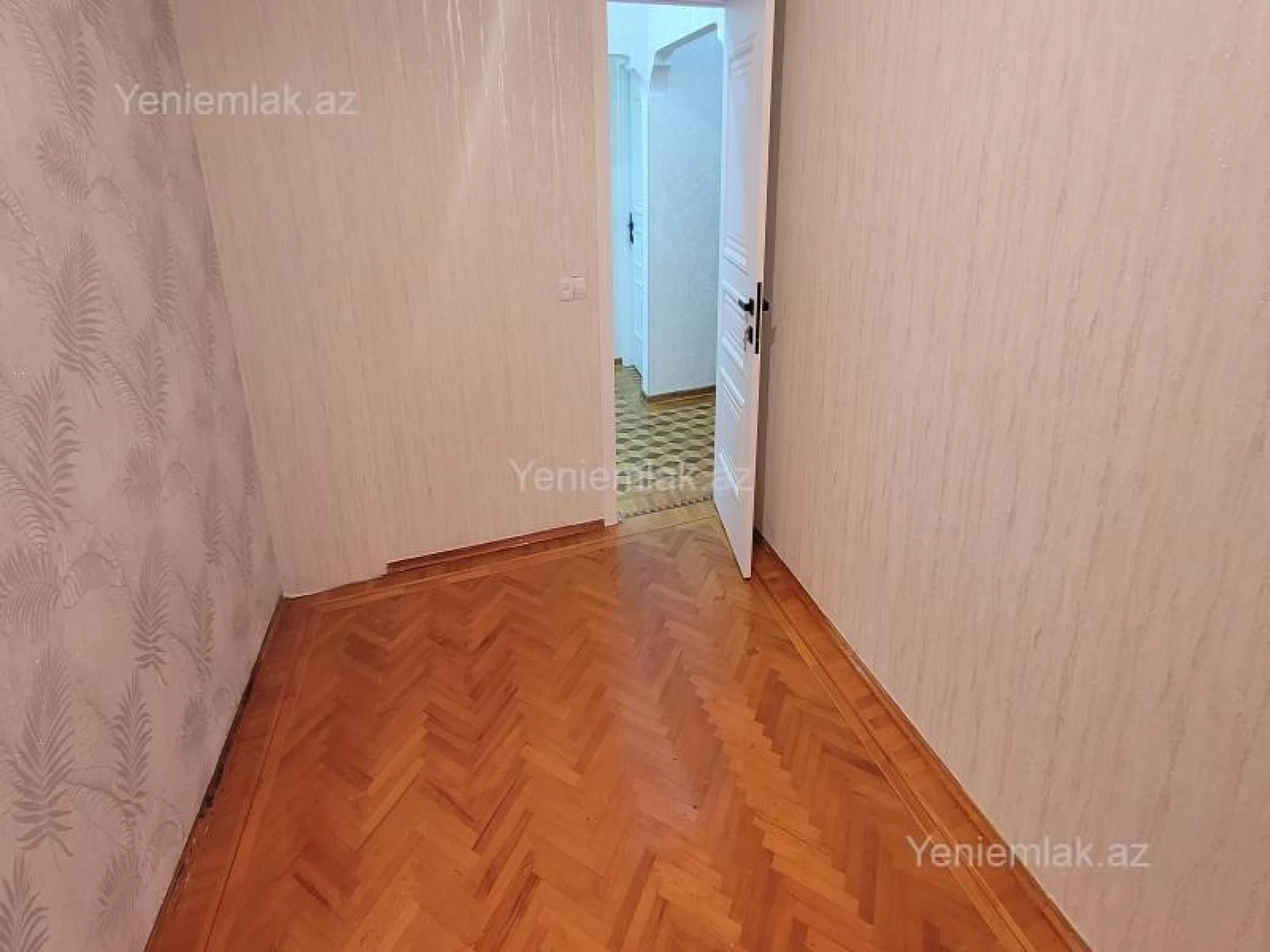 Satılır 3 otaqlı köhnə tikili 90 m²