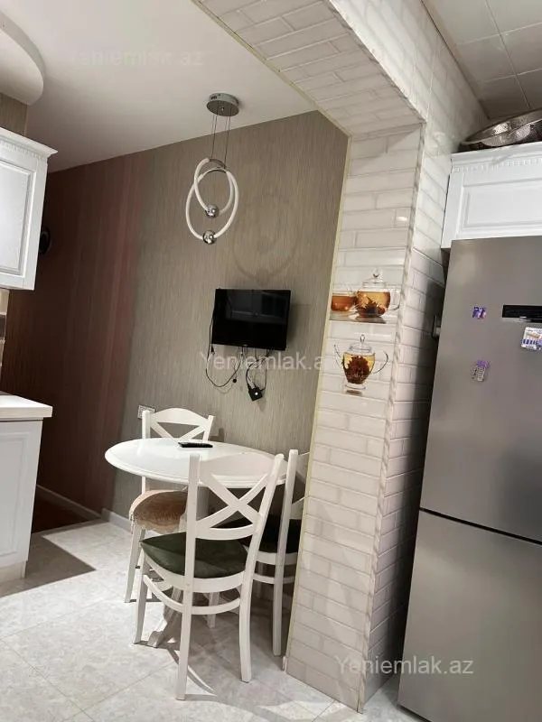 Satılır 3 otaqlı köhnə tikili 90 m²