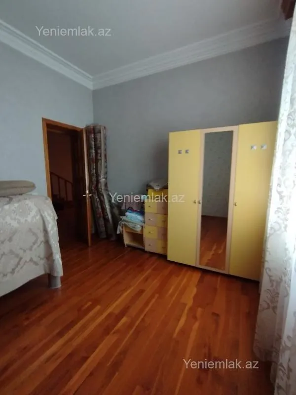 Satılır 5 otaqlı həyət evi 180 m²