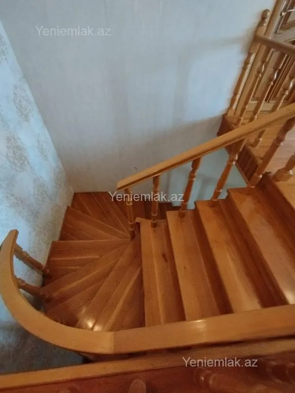 Satılır 5 otaqlı həyət evi 180 m²