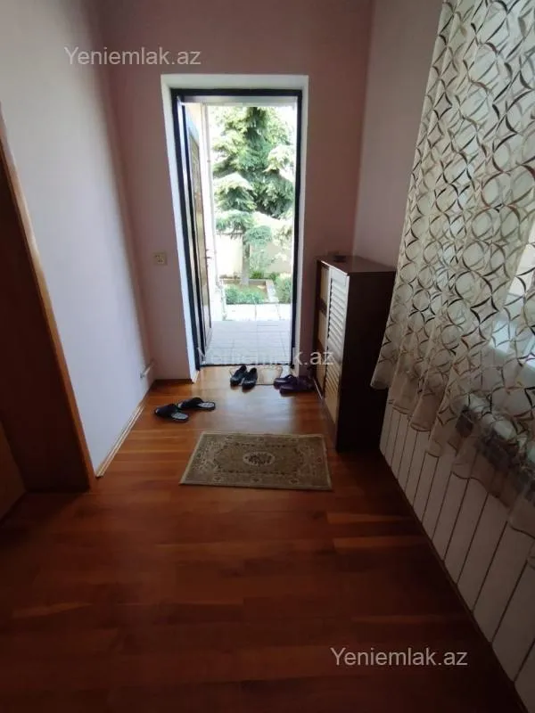 Satılır 5 otaqlı həyət evi 180 m²