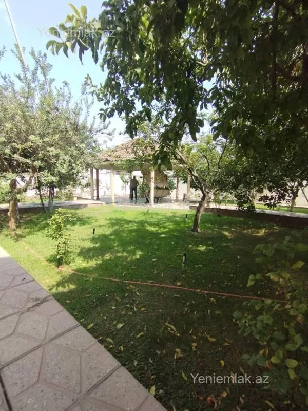 Satılır 5 otaqlı həyət evi 180 m²