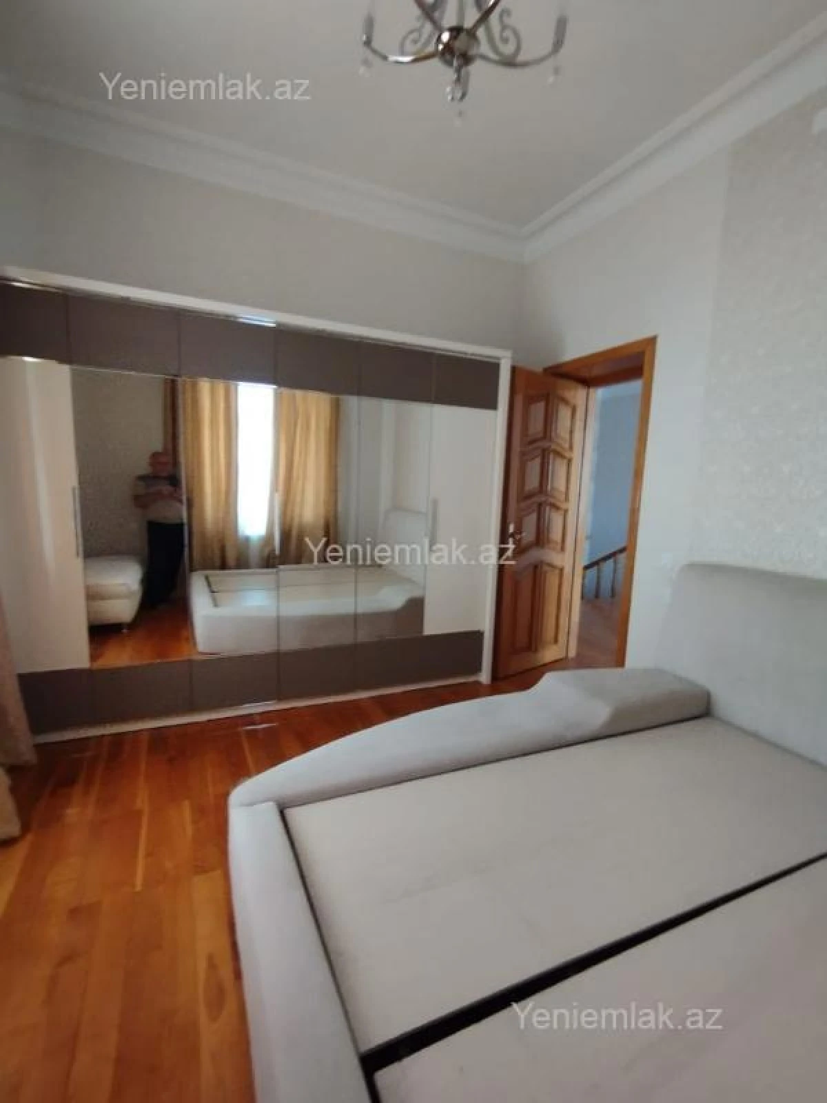 Satılır 5 otaqlı həyət evi 180 m²