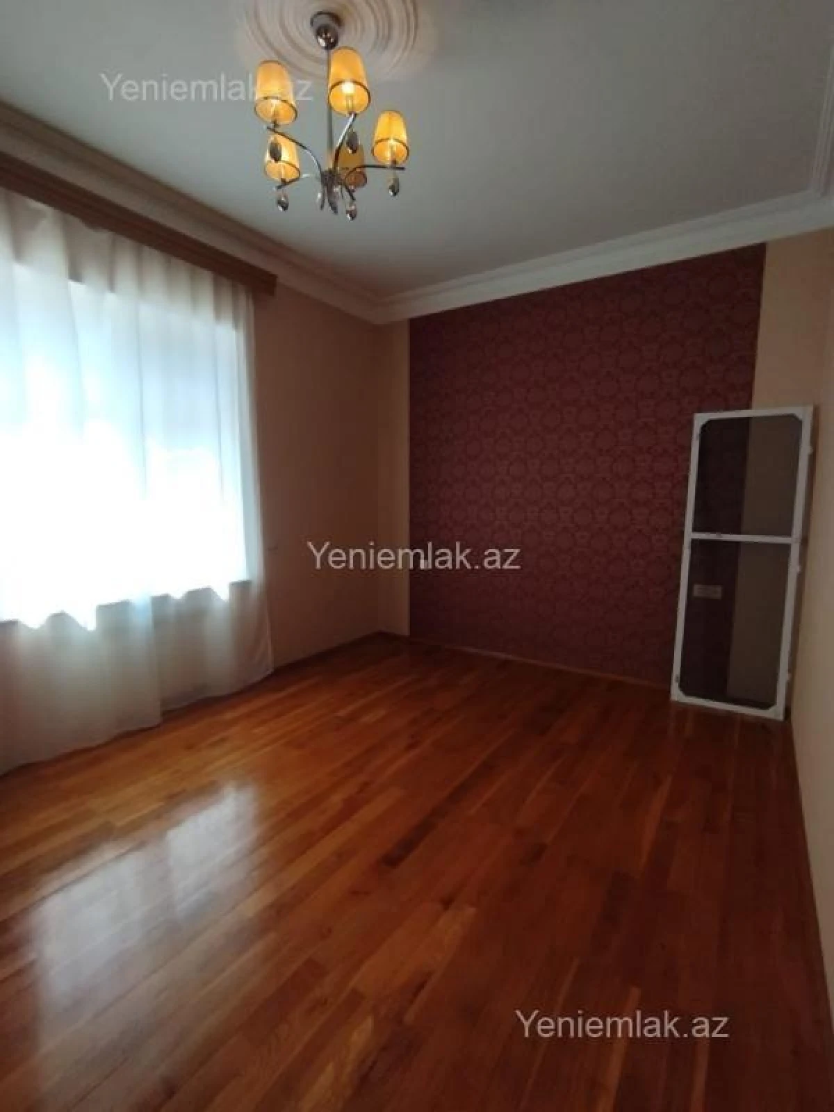 Satılır 5 otaqlı həyət evi 180 m²